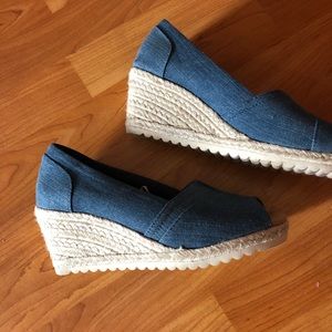 Denim Skechers wedges